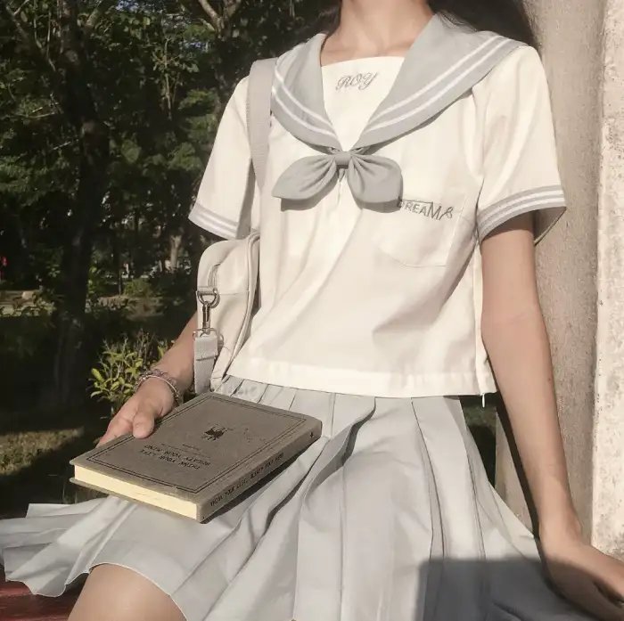少女嬉春 封面
